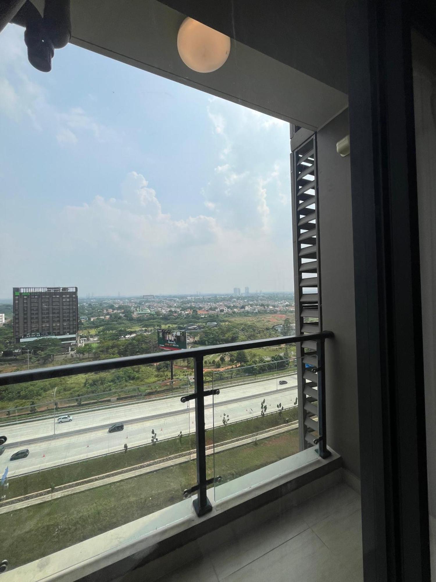 Stay N Cozy Apartemen Sky House Bsd By Sm Room Samporo Exteriör bild