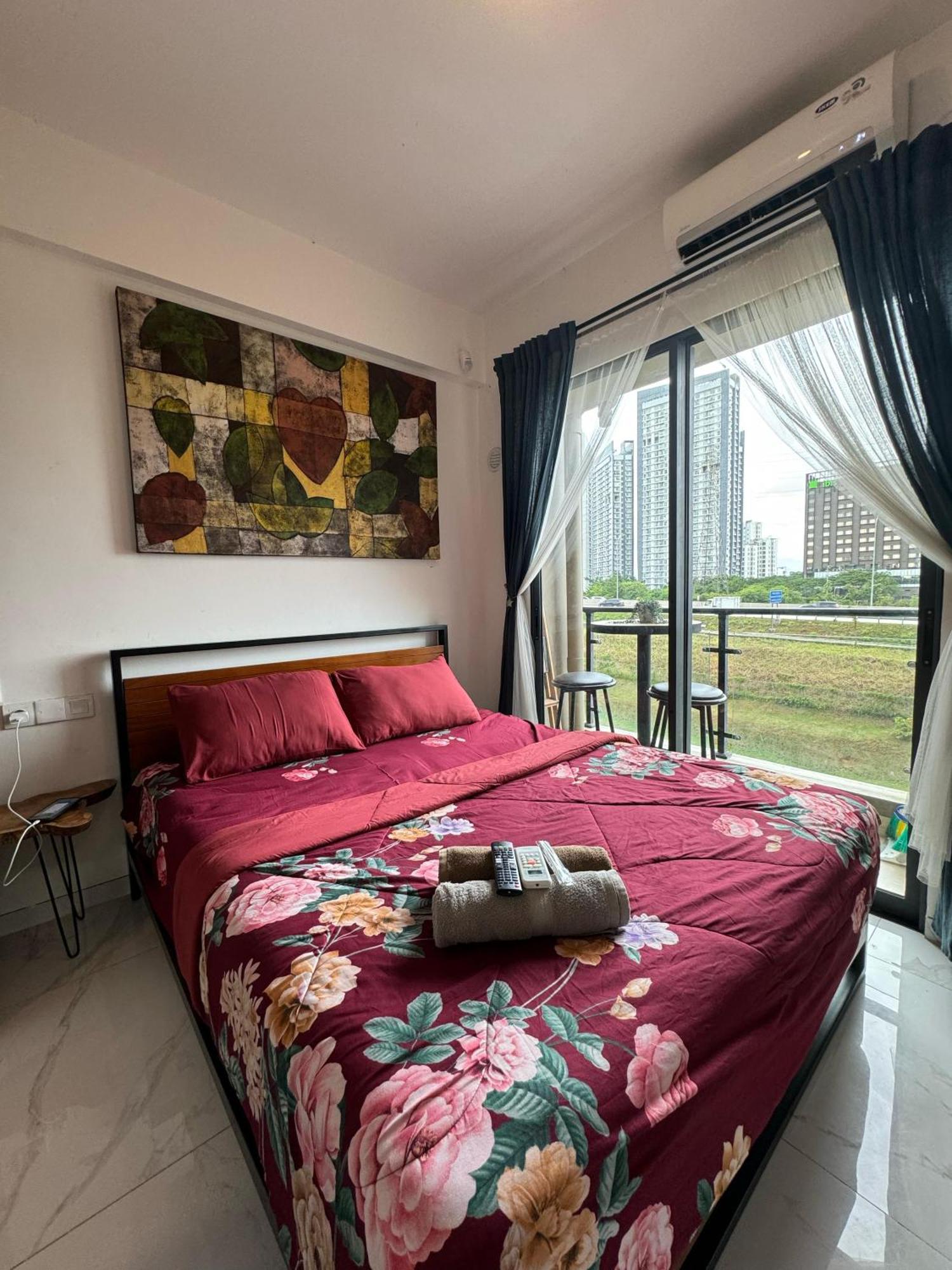 Stay N Cozy Apartemen Sky House Bsd By Sm Room Samporo Exteriör bild